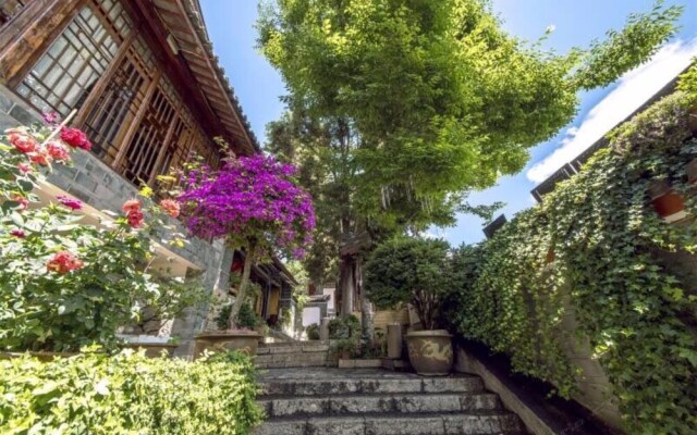 Lijiang Qianxuelou Hotel