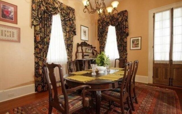 Aunt Dot's Luxurious Beachfront B&B