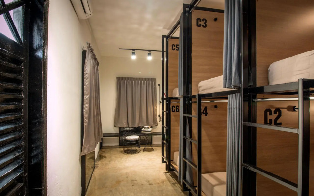 The Brownstone Hostel & Space