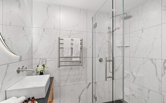 Lovely 2 Bedroom Apartment With Indoor Fireplace