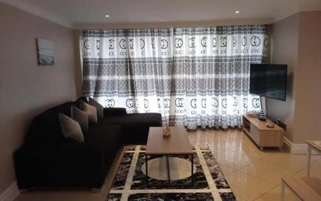 Accommodation Front - The Sails C6-18