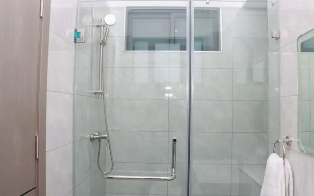 Lux Suites Royal Oak Residency