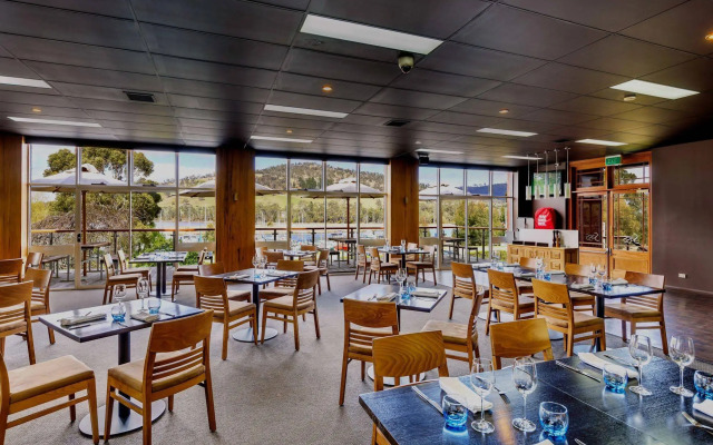 Kermandie Waterfront Hotel