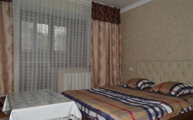 Apartment on Toktogula, 93