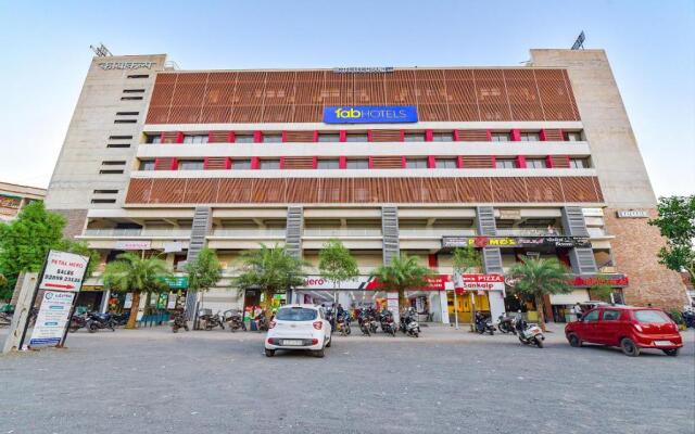 FabHotel Lee Grand Inn
