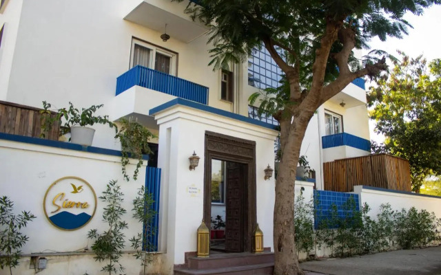 The Sierra - By The Lake