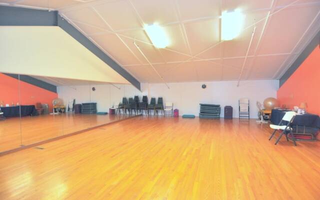 Fox Hollow - Cozy Den With a Hot Tub