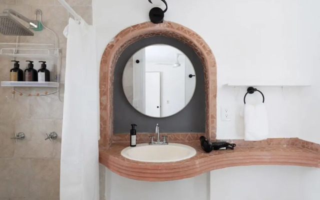 1bedroom Suite - 1 Block Away to Icon Beach