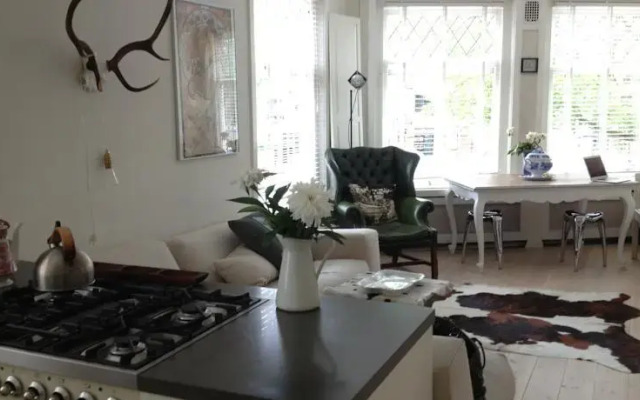 Luxury Canal View Design Apartment