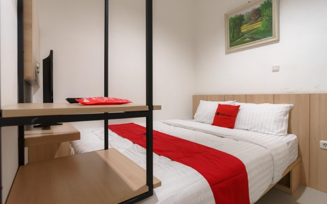RedDoorz near Seasons City Mall 3 – Guest Rooms – Jakarta