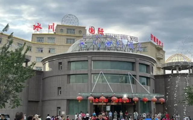 Bingchuan International Hotel – People – Altay