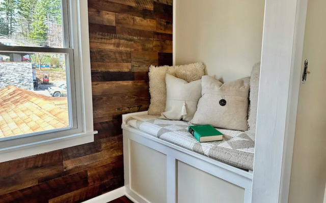 Mountainaire Inn and Log Cabins