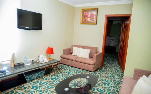 Lush Garden Business Hotel
