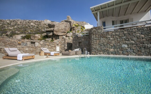 Breathtaking 6Bed villa in Platis Gialos