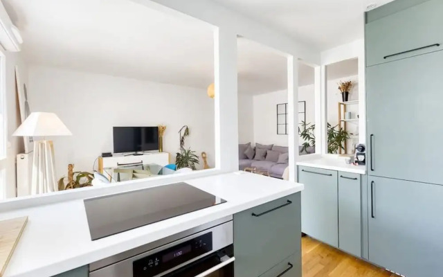 Charming Central Apartment With Balcony and City View