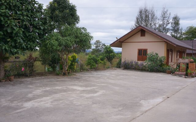 Ruean Bua Resort