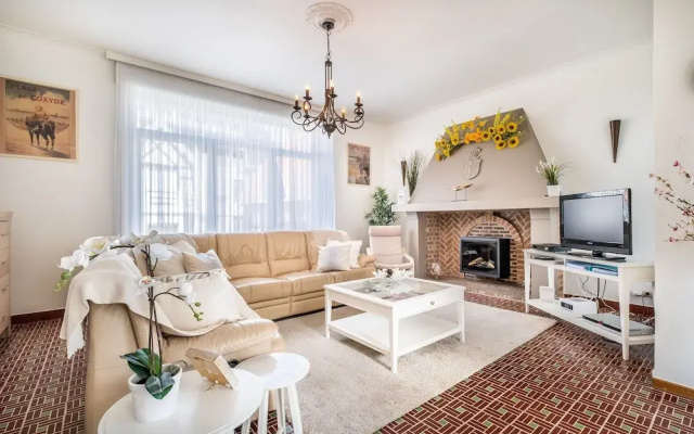 Villa in Koksijde With Sunny Garden
