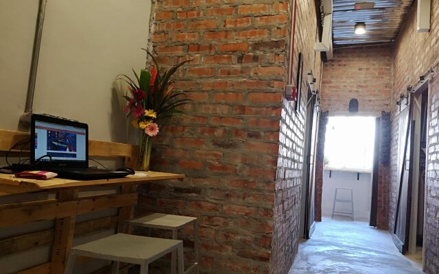 Iron Inn - Hostel