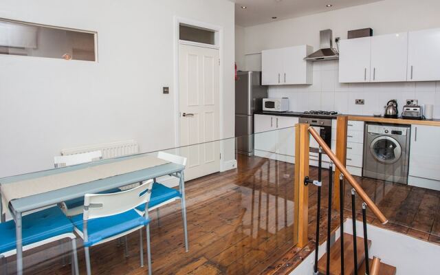 Bright &Spacious Family Home near London Bridge