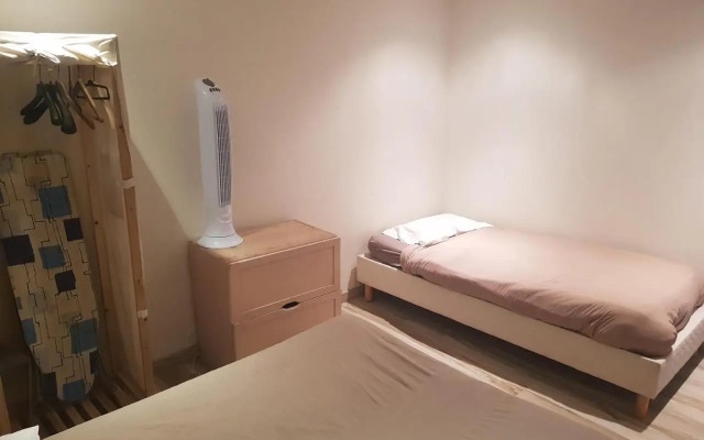 13 Rue de la Fontaine F11