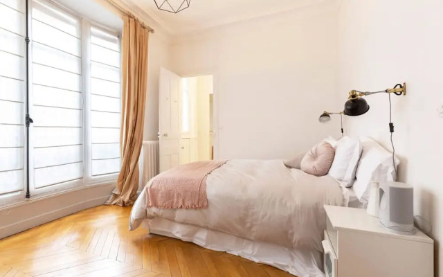 Chic Grenelle 3 Bedroom Apartment in Paris