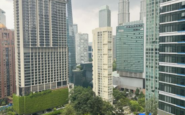 8 Kia Peng Suite KLCC by Luna