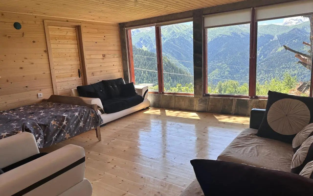 Heshkili huts Svaneti