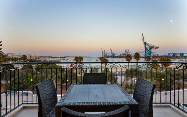 Luxurious Duplex Seafront Apt w/ Amazing Sea Views