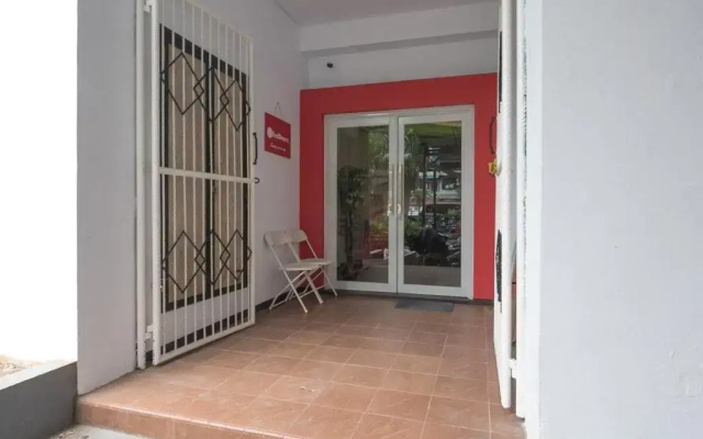 RedDoorz near ITC Mangga Dua