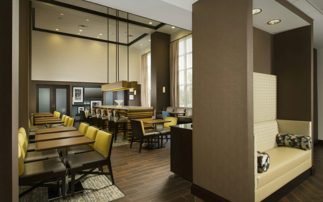 Hampton Inn & Suites Syracuse/Carrier Circle