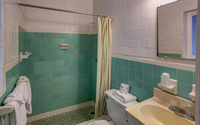 Green Seas Motel