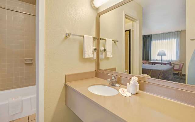 Super 8 by Wyndham El Paso Airport