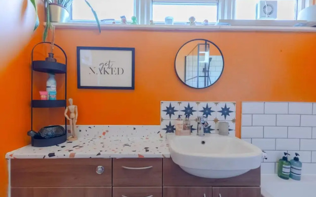 Vibrant 1BD Flat - 8 Mins to Dalston, Hackney!