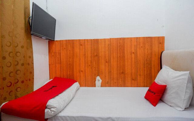 RedDoorz @ Golden Inn Tugu Yogyakarta