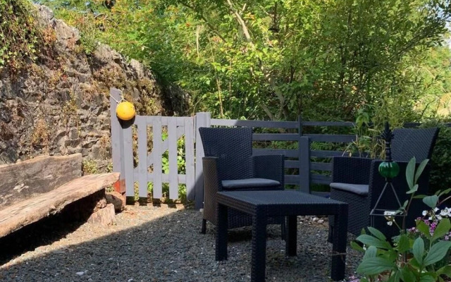 Cedarbank's - The Little Art House - dog Friendly