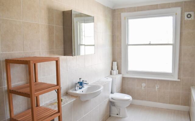 Spacious 3 Bedroom Hove Apartment