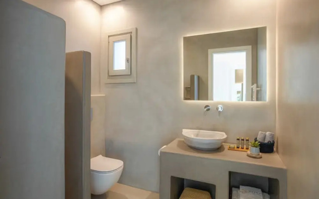 Nice Villa at Kalafatis Beach