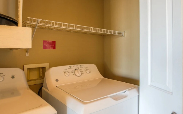 FRONTDESK Oakwood Residence Apts Uptown Dallas