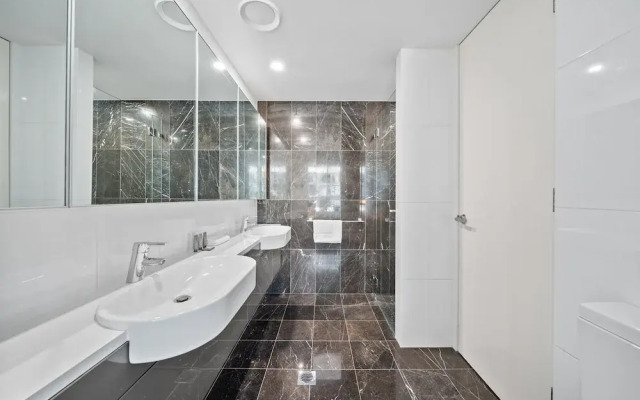 Stylish 1-bed Retreat Steps From Foreshore