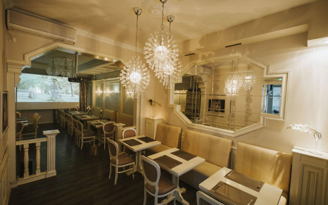 Cherie Hotel Boutique & Restaurant