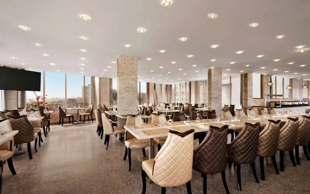 Days Hotel and Suites by Wyndham Dakar