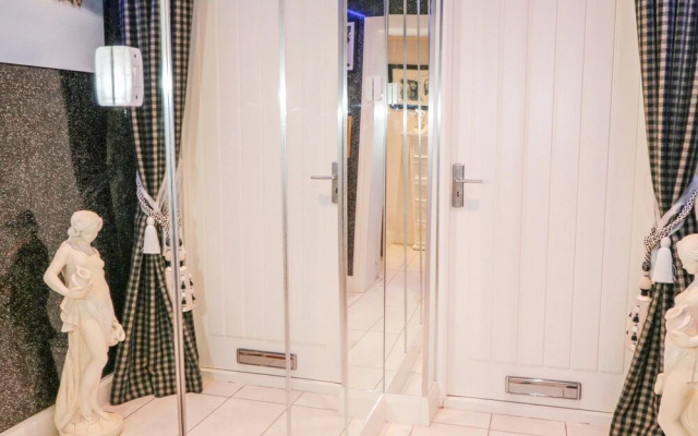 Beachside and Golf Apartment