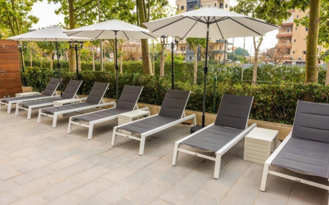 Le Grove Hotel