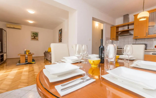 Apartment Pavla with pool