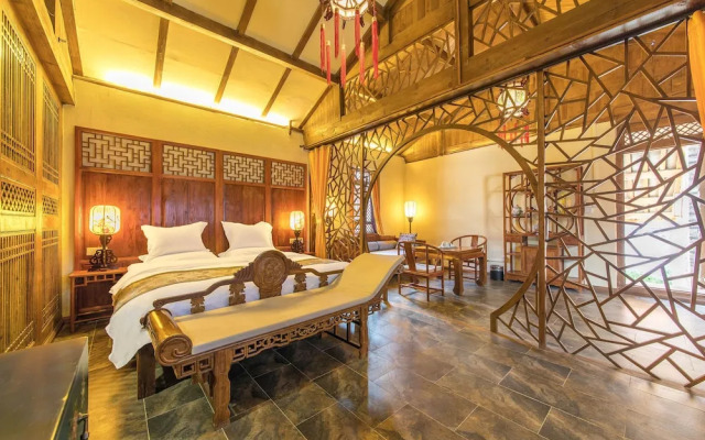 Lijiang Langyun Inn