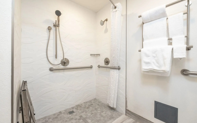 SOMA Park Inn – Civic Center