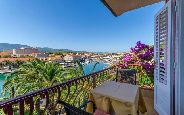 Apartments and Rooms Darinka