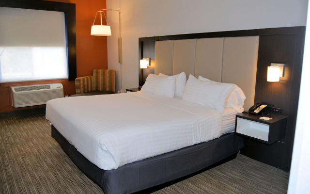 Holiday Inn Express & Suites by IHG