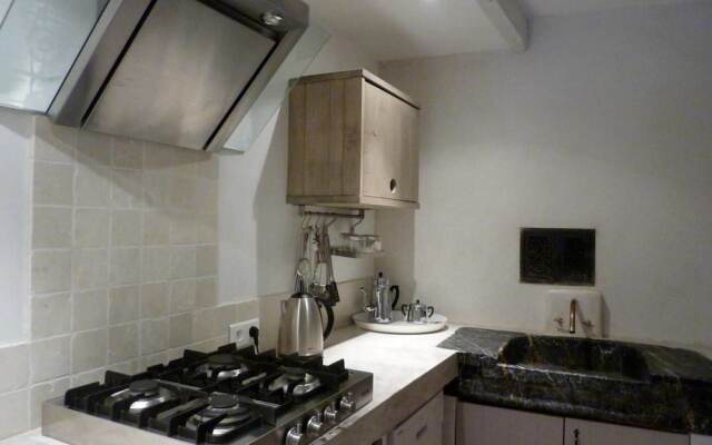 House La France -Ramparts & Riverside Apartment