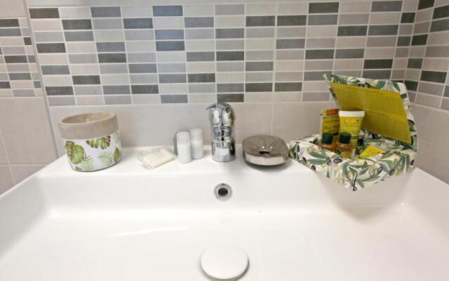 Apartment A lago, private beach and parking